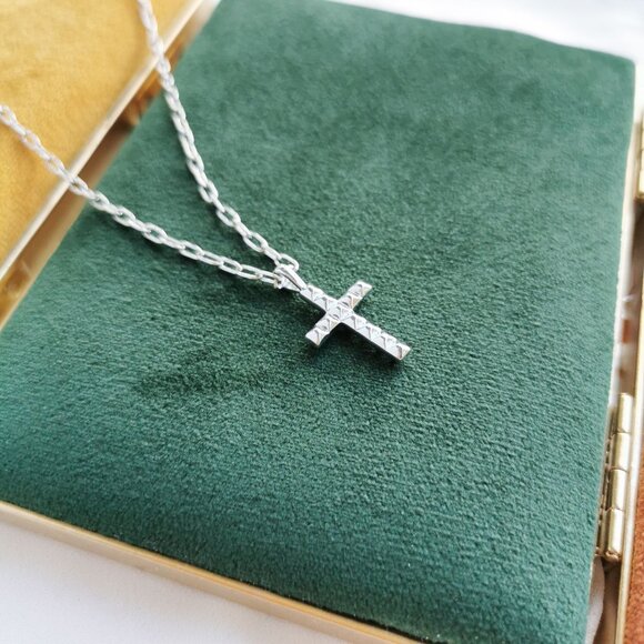 Kendra Scott Silver Jada Cross Short Necklace - Picture 2 of 4